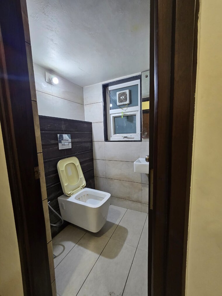 Bathroom, sama savli road 3 Bedroom 2200 Sq.Ft. Penthouse In Sama Savli Road Vadodara 9681315