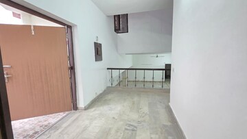 Room in 4 BHK Independent House at Sainik Farm – for Rent