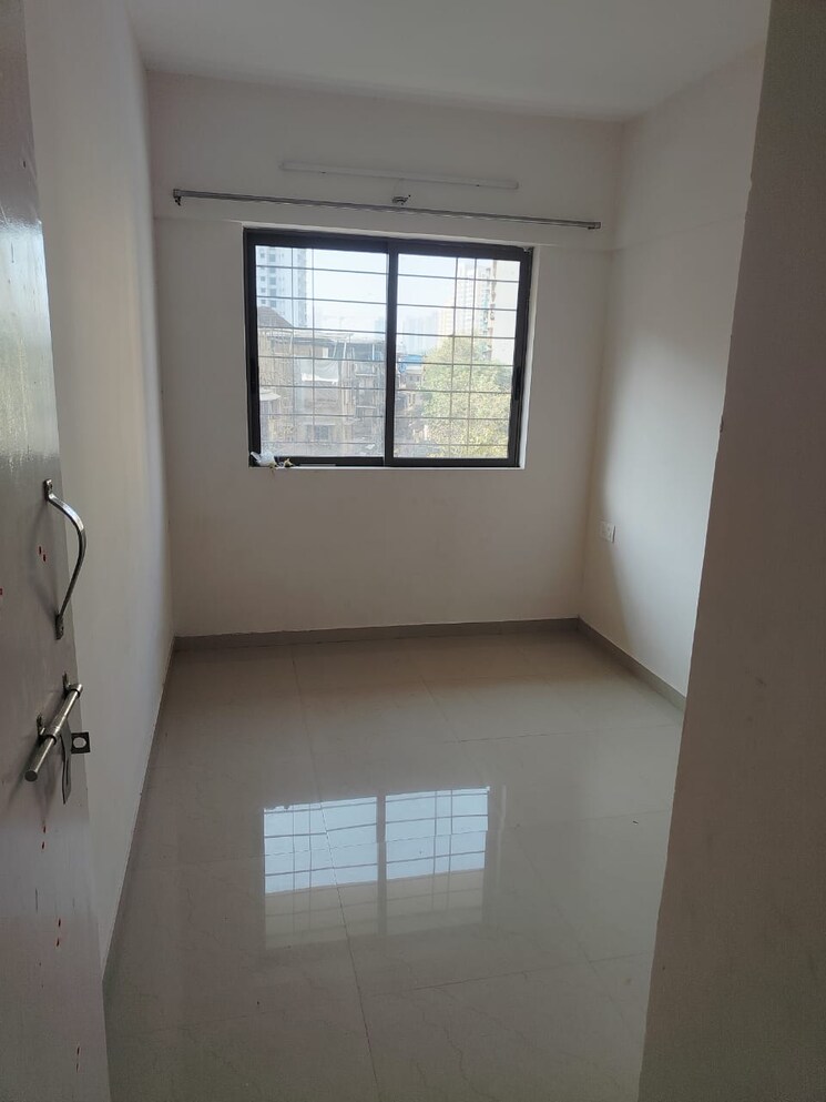 Room, sion east 1 Bedroom 300 Sq.Ft. Apartment In Sion East Mumbai 9681344