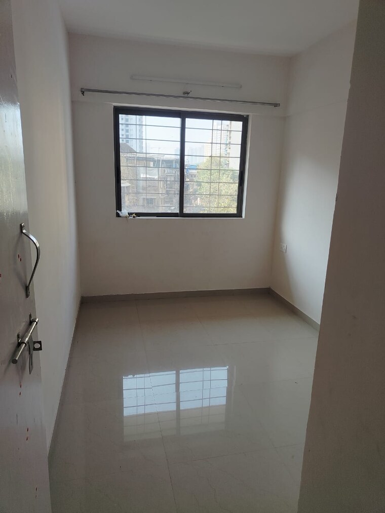Room, sion east 1 Bedroom 300 Sq.Ft. Apartment In Sion East Mumbai 9681344