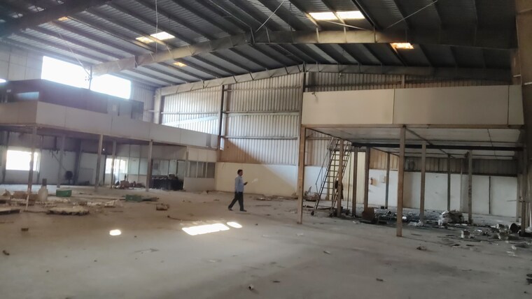  Parking, manjusar Commercial Warehouse 35000 Sq.Yd. In Manjusar Vadodara 9681357