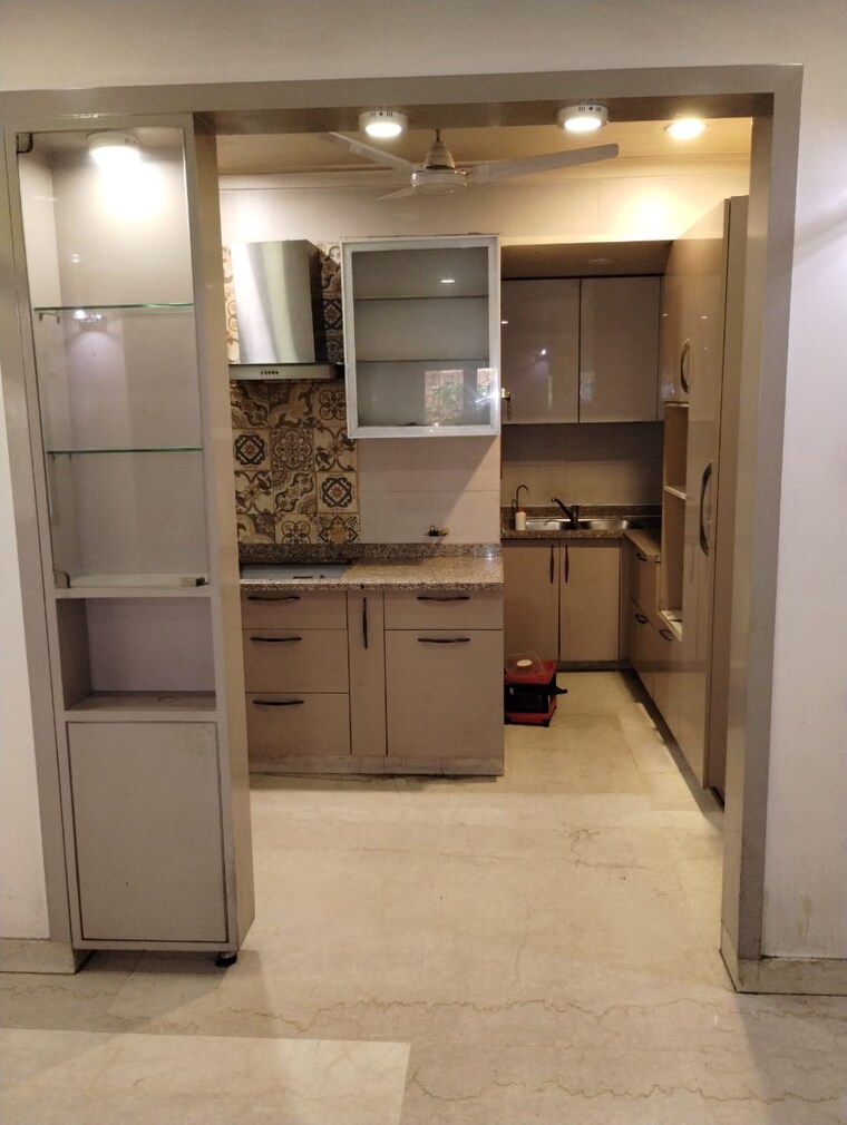 Kitchen, mayur vihar 2.5 Bedroom 1050 Sq.Ft. Apartment In Mayur Vihar Delhi 9681369