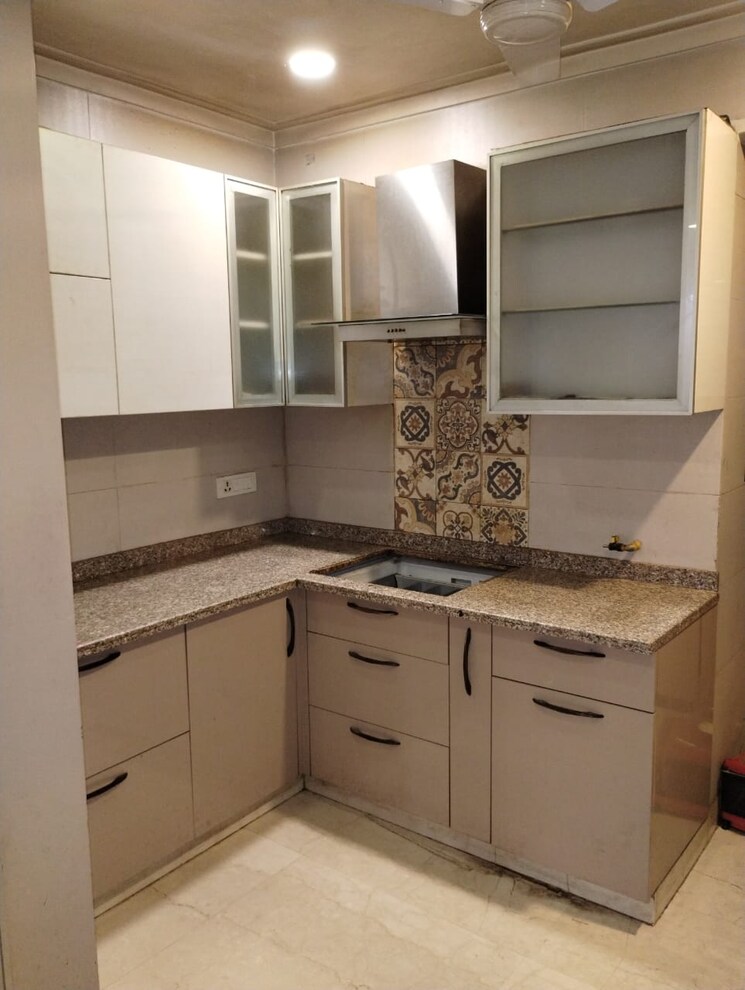 Kitchen, mayur vihar 2.5 Bedroom 1050 Sq.Ft. Apartment In Mayur Vihar Delhi 9681369