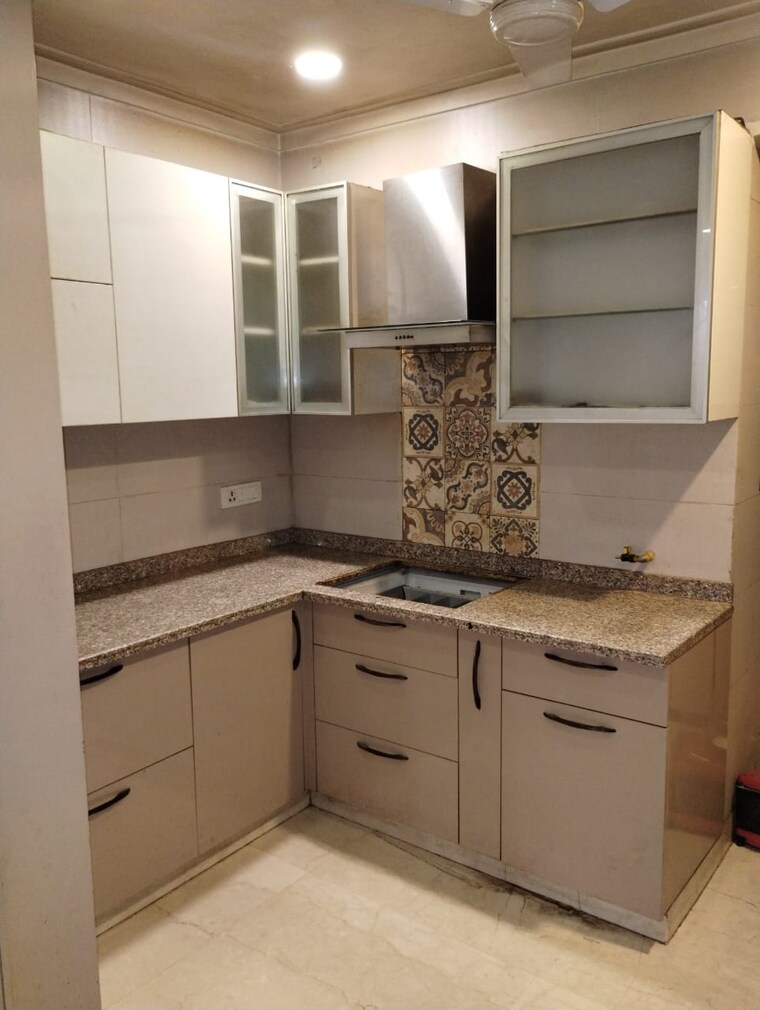 Kitchen, mayur vihar 2.5 Bedroom 1050 Sq.Ft. Apartment In Mayur Vihar Delhi 9681369