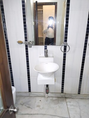 Bathroom in 2.5 BHK Apartment at Mayur Vihar – for Rent