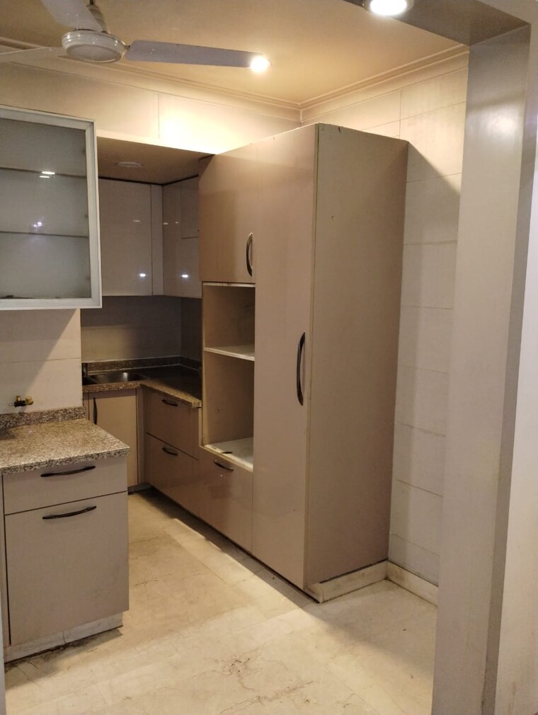 Kitchen, mayur vihar 2.5 Bedroom 1050 Sq.Ft. Apartment In Mayur Vihar Delhi 9681369