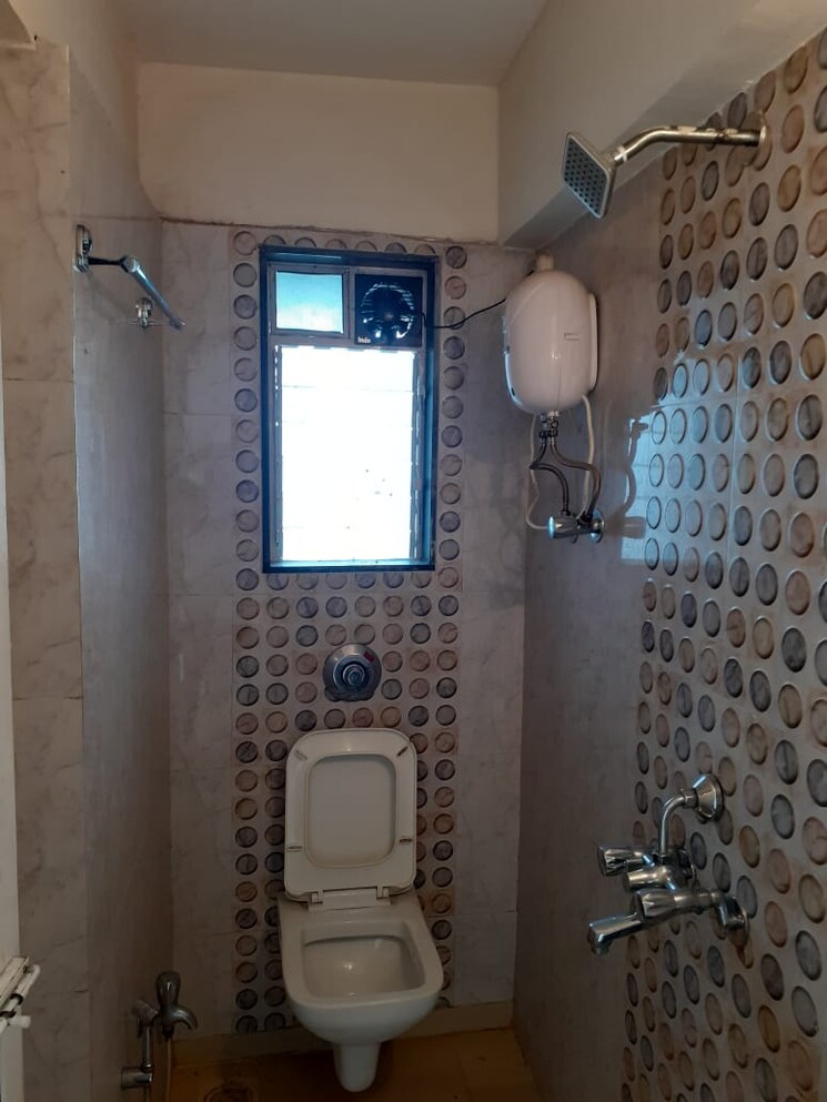 Bathroom, tilak nagar 1 Bedroom 450 Sq.Ft. Apartment In Tilak Nagar Mumbai 9681362