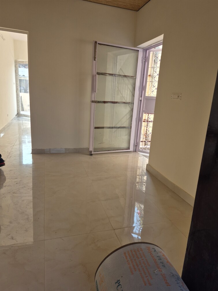 Cover Image, mayur vihar 1 1.5 Bedroom 300 Sq.Ft. Apartment In Mayur Vihar 1 Delhi 9681381