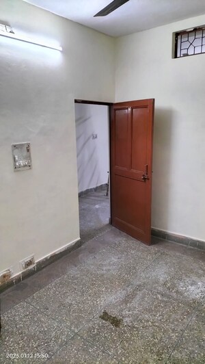 Room in 1.5 BHK Builder Floor at Mayur Vihar – for Rent