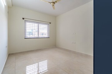 Room in 3.5 BHK Apartment at Prestige Waterford, Whitefield – for Rent