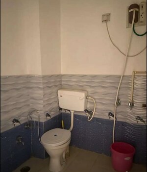 Attached Bathroom in 2 BHK Apartment at Husainganj – for Rent