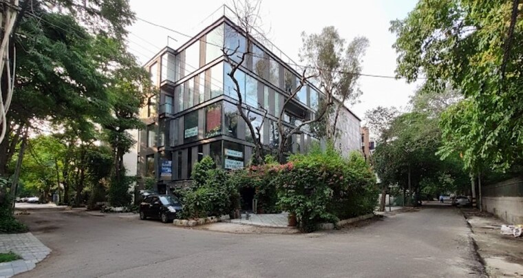 Exterior View, defence colony Commercial Showroom 4500 Sq.Ft. In Defence Colony Delhi 9681408