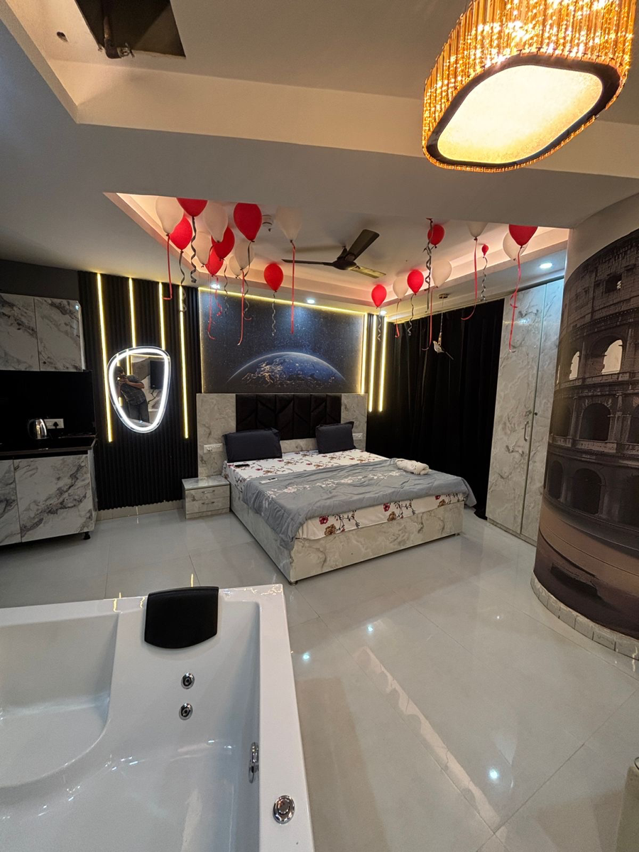 1 Rk  565 Sq.Ft. Apartment in Gaur City Plaza