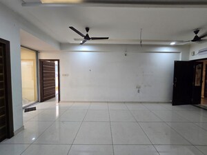 3 BHK Apartment For Rent in New Vip Road