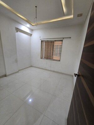 Room in 3 BHK Apartment at New Vip Road – for Rent