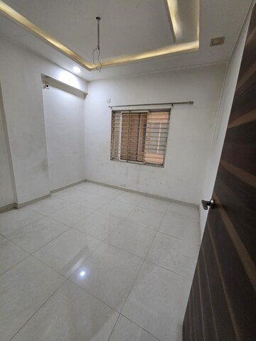 Room in 3 BHK Apartment at New Vip Road – for Rent