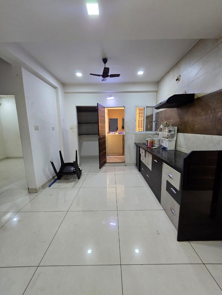 Room, new vip road 3 Bedroom 1700 Sq.Ft. Apartment In New Vip Road Vadodara 9681414