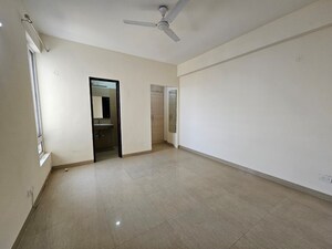 Room in 3.5 BHK Apartment at Emaar Emerald Estate, Sector 65 – for Rent