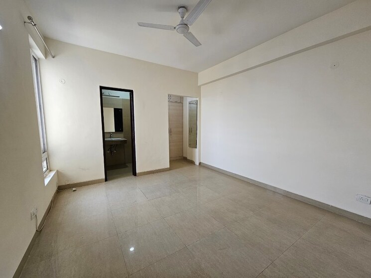 Room, emaar-emerald-estate 3.5 Bedroom 1395 Sq.Ft. Apartment In Sector 65 Gurgaon 9681411