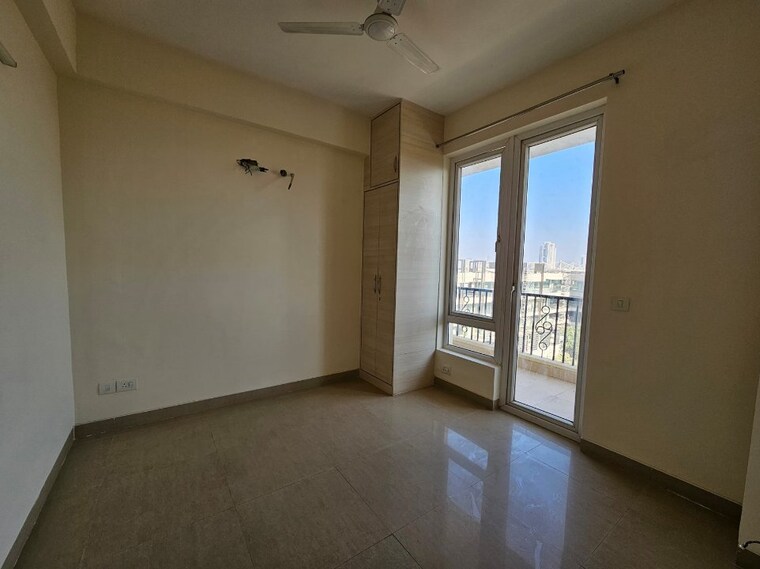 Room, emaar-emerald-estate 3.5 Bedroom 1395 Sq.Ft. Apartment In Sector 65 Gurgaon 9681411