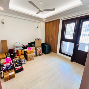 Parking in 3 BHK Builder Floor at Safdarjung Development Area – for Rent