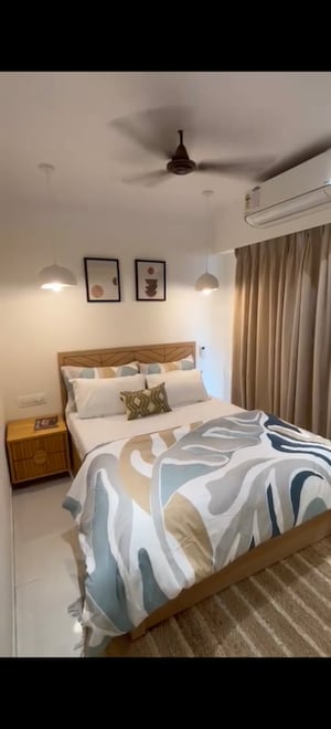 Team Area in 2 BHK Apartment at New Ocean View, Andheri West – for Rent