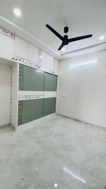 Room in 2 BHK Apartment at Kondapur – for Rent