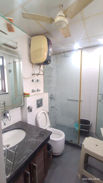 Master Bedroom in 3.5 BHK Apartment at Unitech Palms, South City 1 – for Rent