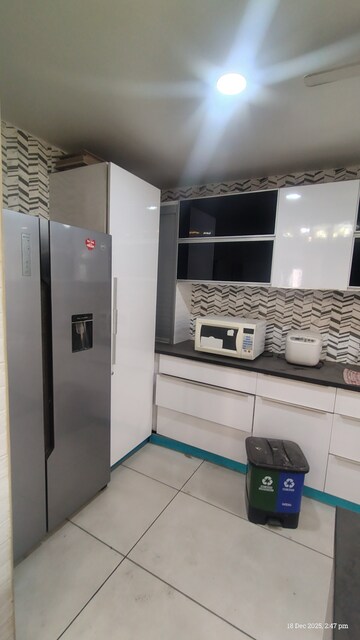 Furnished Amenities in 3.5 BHK Apartment at Unitech Palms, South City 1 – for Rent