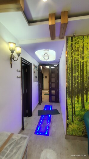 Furnished Amenities in 3.5 BHK Apartment at Unitech Palms, South City 1 – for Rent