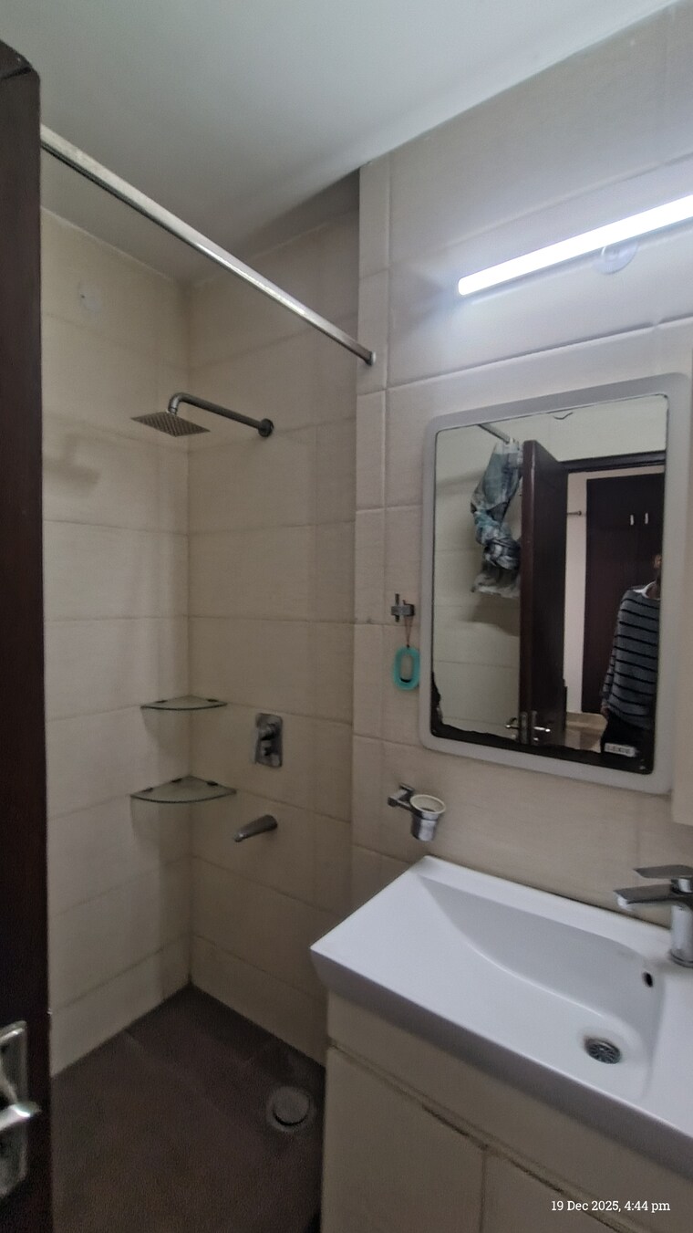 Bathroom, the-retreat-gurgaon 2.5 Bedroom 1200 Sq.Ft. Apartment In Sector 41 Gurgaon 9681470