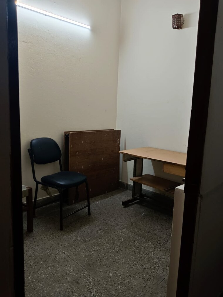 Team Area, lajpat nagar 4 1 Bedroom 356 Sq.Ft. Builder Floor In Lajpat Nagar 4 Delhi 9681479