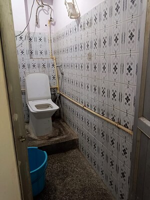 Bathroom in 1 BHK Builder Floor at Lajpat Nagar 4 – for Rent