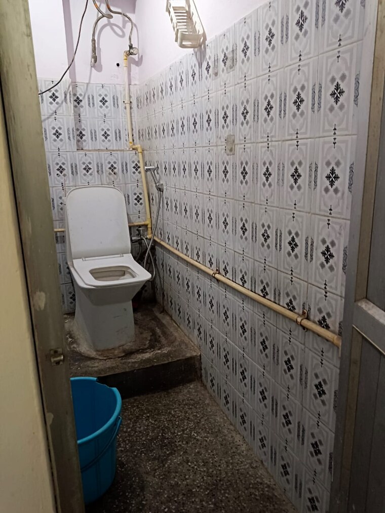 Bathroom, lajpat nagar 4 1 Bedroom 356 Sq.Ft. Builder Floor In Lajpat Nagar 4 Delhi 9681479