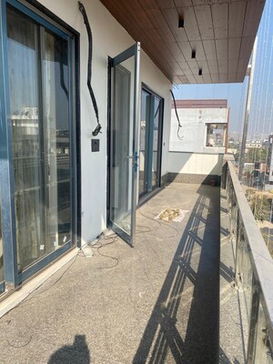 Balcony in 2 BHK Builder Floor at Sector 40 – for Rent
