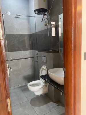 Bathroom in 2 BHK Builder Floor at Sector 40 – for Rent