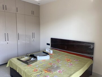Bedroom in 2 BHK Builder Floor at Sector 40 – for Rent