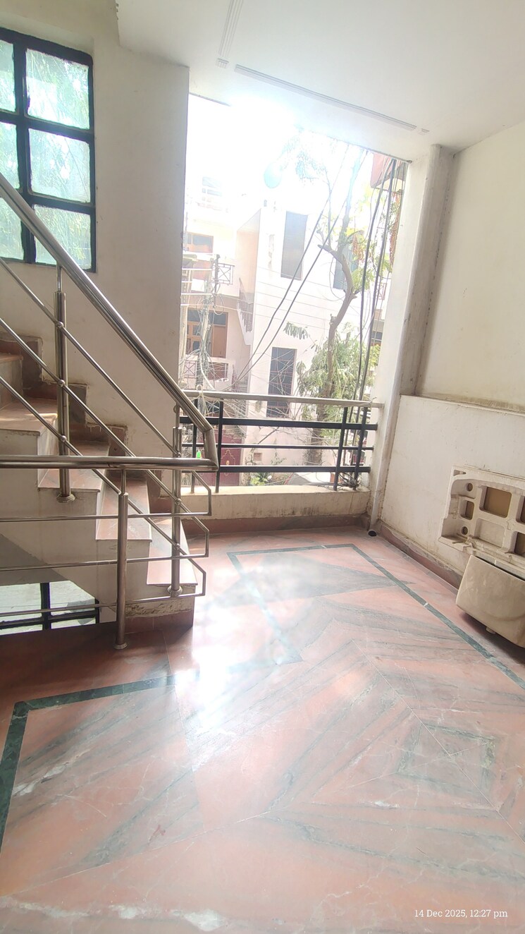 undefined, unitech-palms 1 RK 220 Sq.Ft. Independent House In South City 1 Gurgaon 9681495