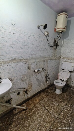 Bathroom in 1 RK Independent House at Unitech Palms, South City 1 – for Rent