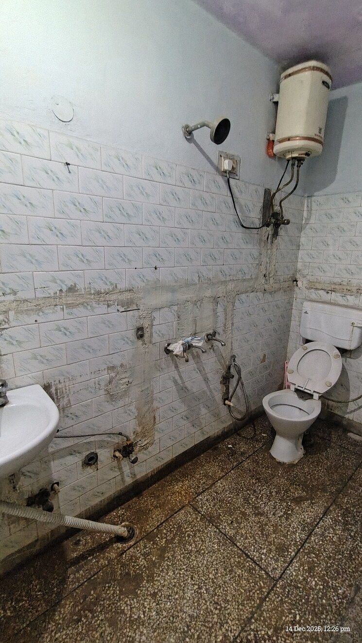 Bathroom, unitech-palms 1 RK 220 Sq.Ft. Independent House In South City 1 Gurgaon 9681495