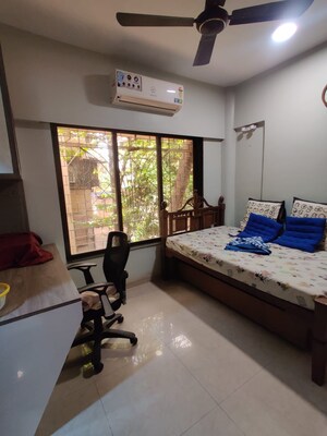 Team Area in 2 BHK Apartment at Butter Cups Apartment, Bandra West – for Rent