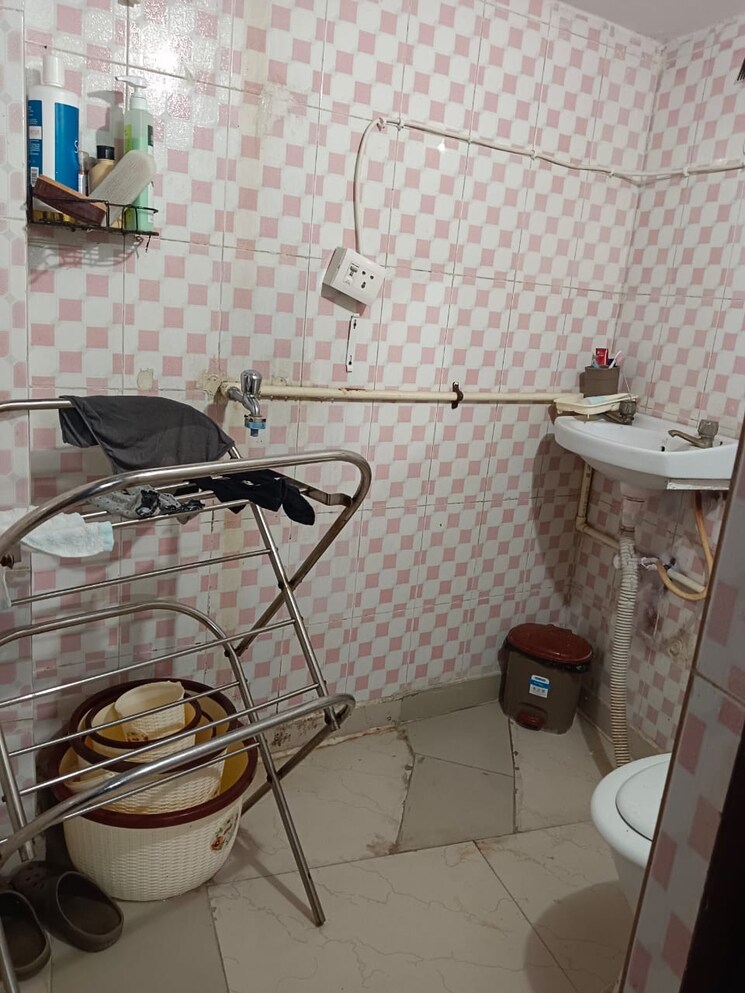 Team Area, lajpat nagar 4 1 RK 311 Sq.Ft. Builder Floor In Lajpat Nagar 4 Delhi 9681498