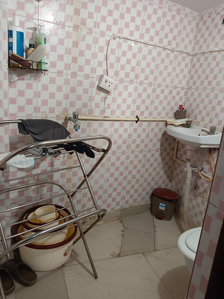 Team Area, lajpat nagar 4 1 RK 311 Sq.Ft. Builder Floor In Lajpat Nagar 4 Delhi 9681498