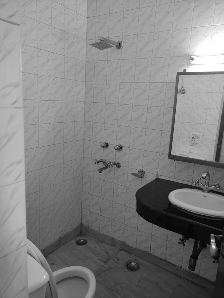 Bathroom, ansal-plaza-sector-23 2 Bedroom 1450 Sq.Ft. Builder Floor In Sector 23 Gurgaon 9681530