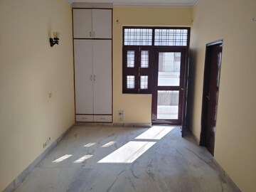 Room in 2 BHK Builder Floor at Ansal Plaza Sector-23, Sector 23 – for Rent