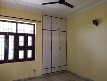 Room in 2 BHK Builder Floor at Ansal Plaza Sector-23, Sector 23 – for Rent