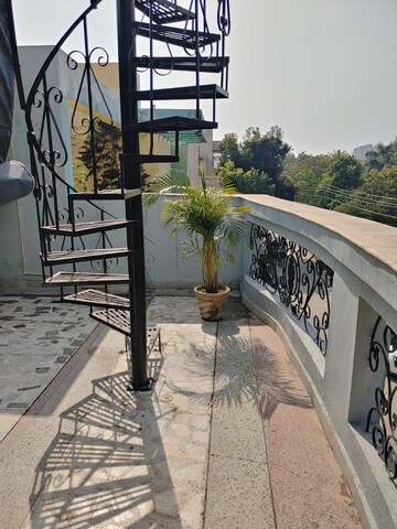 Balcony in 2 BHK Builder Floor at Ansal Plaza Sector-23, Sector 23 – for Rent