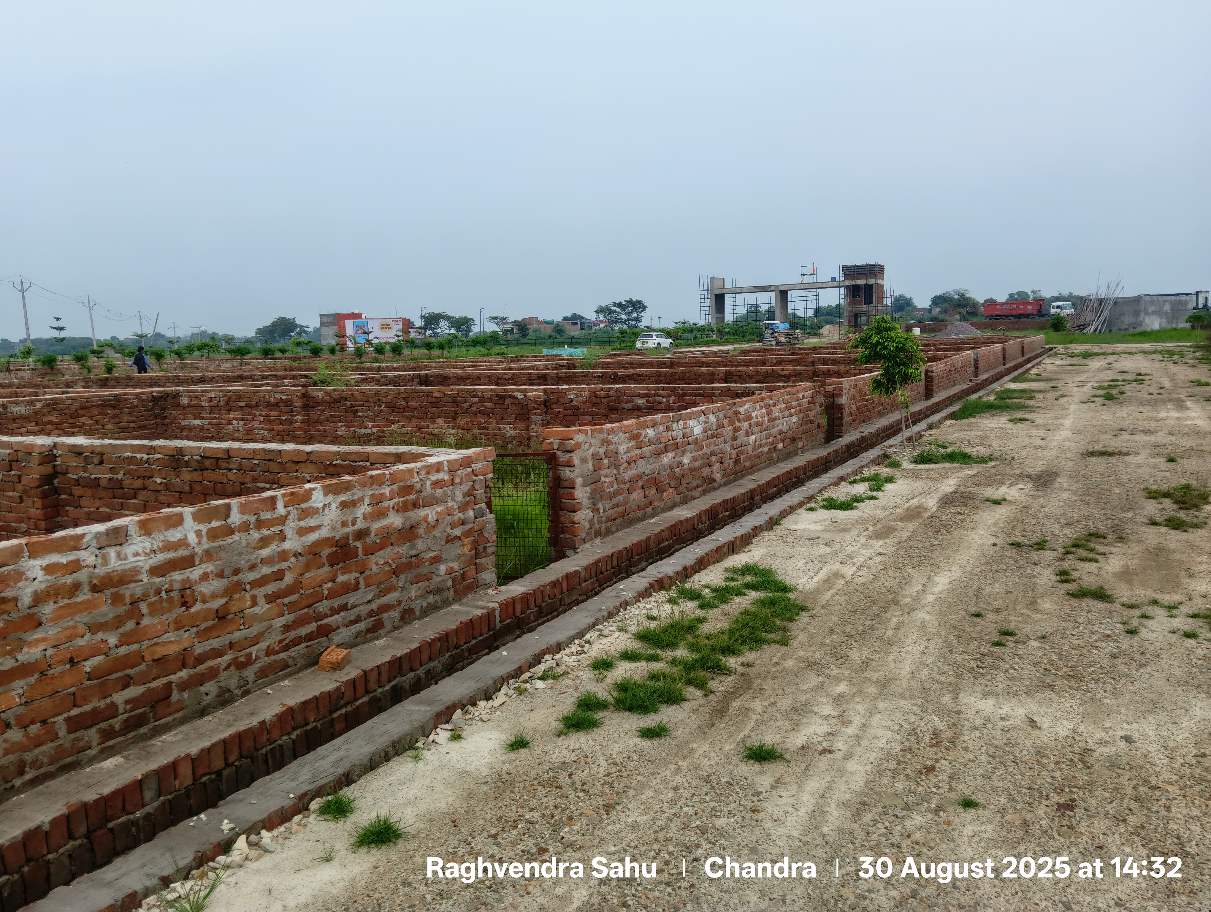 Plot For Sale in Jari Gauhani Market