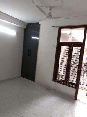 Room in 2 BHK Builder Floor at Paryavaran Complex – for Rent