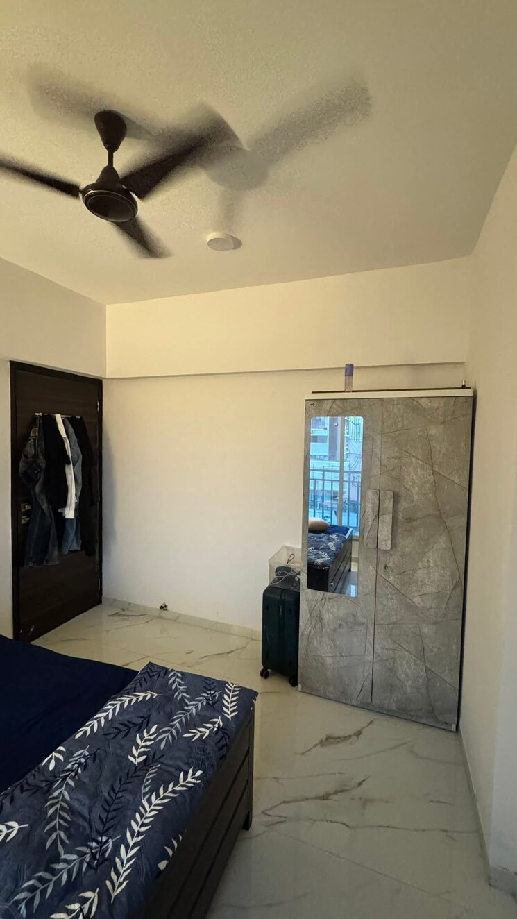 Room, malad east Pg For Boys In Malad East 9681533